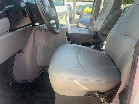 Used 2001 Ford E-250 and Econoline 250 Extended RWD image 20