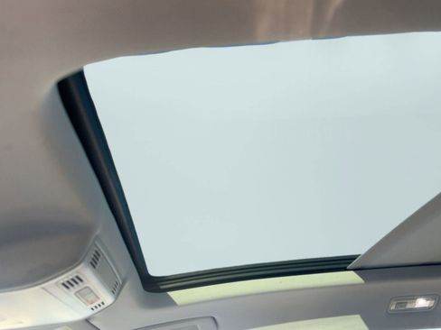 Used 2022 Volkswagen Taos SE image 15