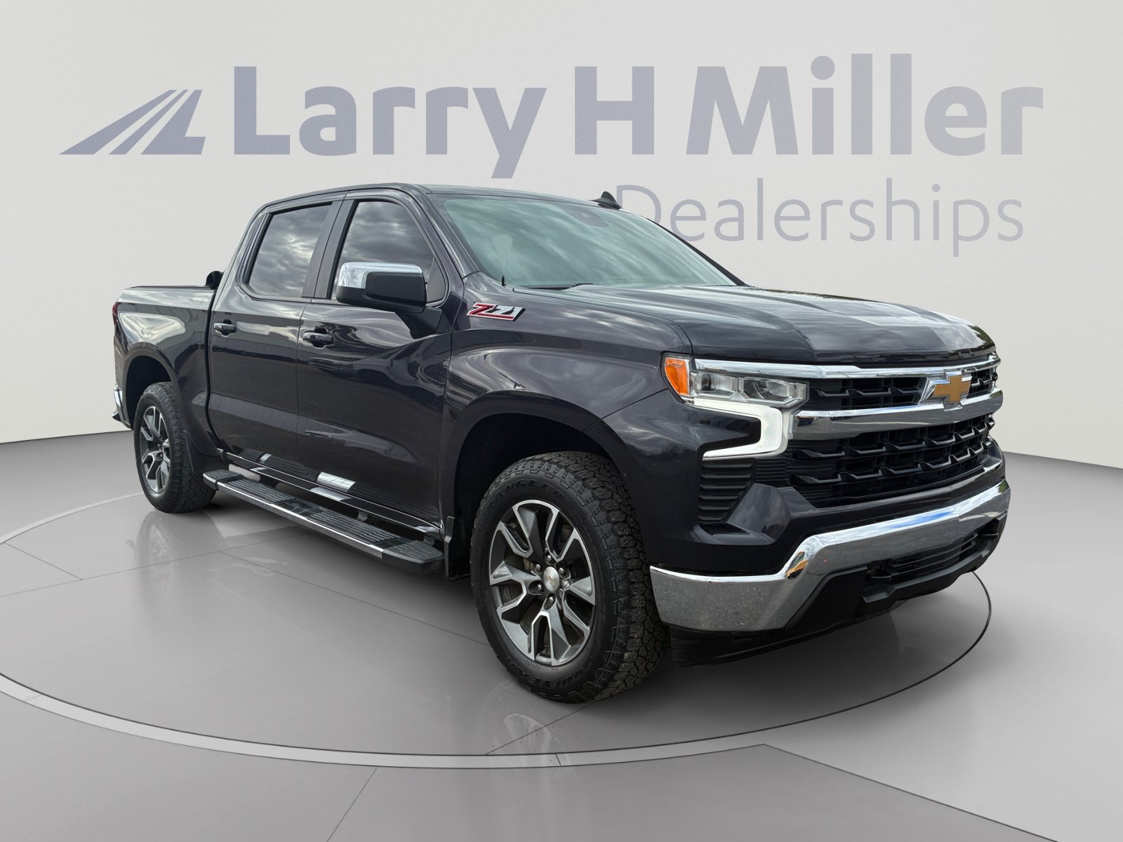 Used 2022 Chevrolet Silverado 1500 LT AWD/4WD image 7