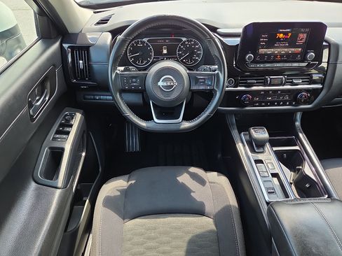 Used 2024 Nissan Pathfinder SV FWD image 13