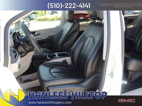 Used 2024 Chrysler Pacifica Touring-L FWD image 13