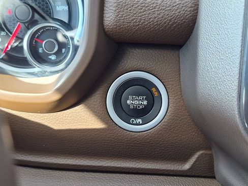 Used 2019 RAM 1500 Laramie AWD/4WD image 26