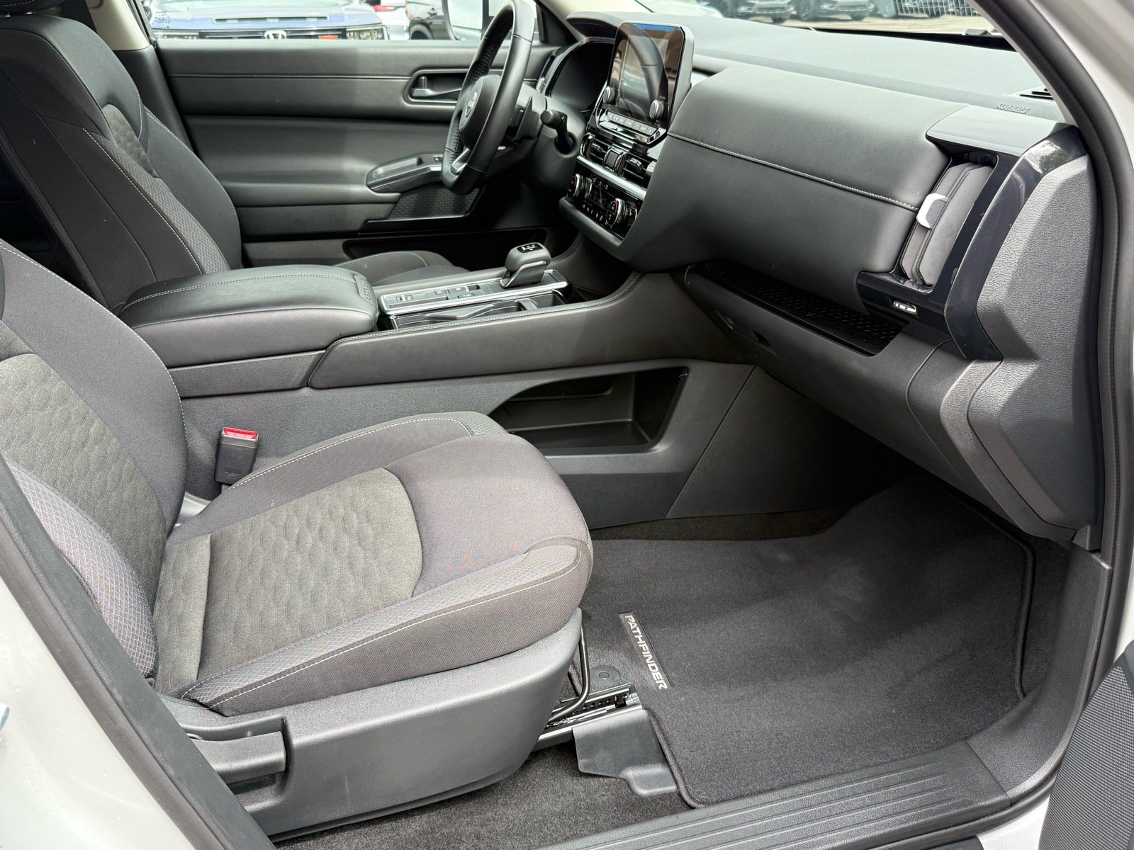 Used 2024 Nissan Pathfinder SV w/ Black Appearance Package FWD image 18