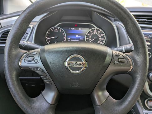 Used 2019 Nissan Murano S FWD image 18
