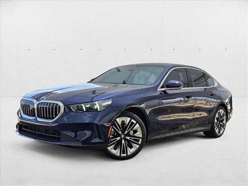 Used 2026 BMW 530i w/ Premium Package image 1