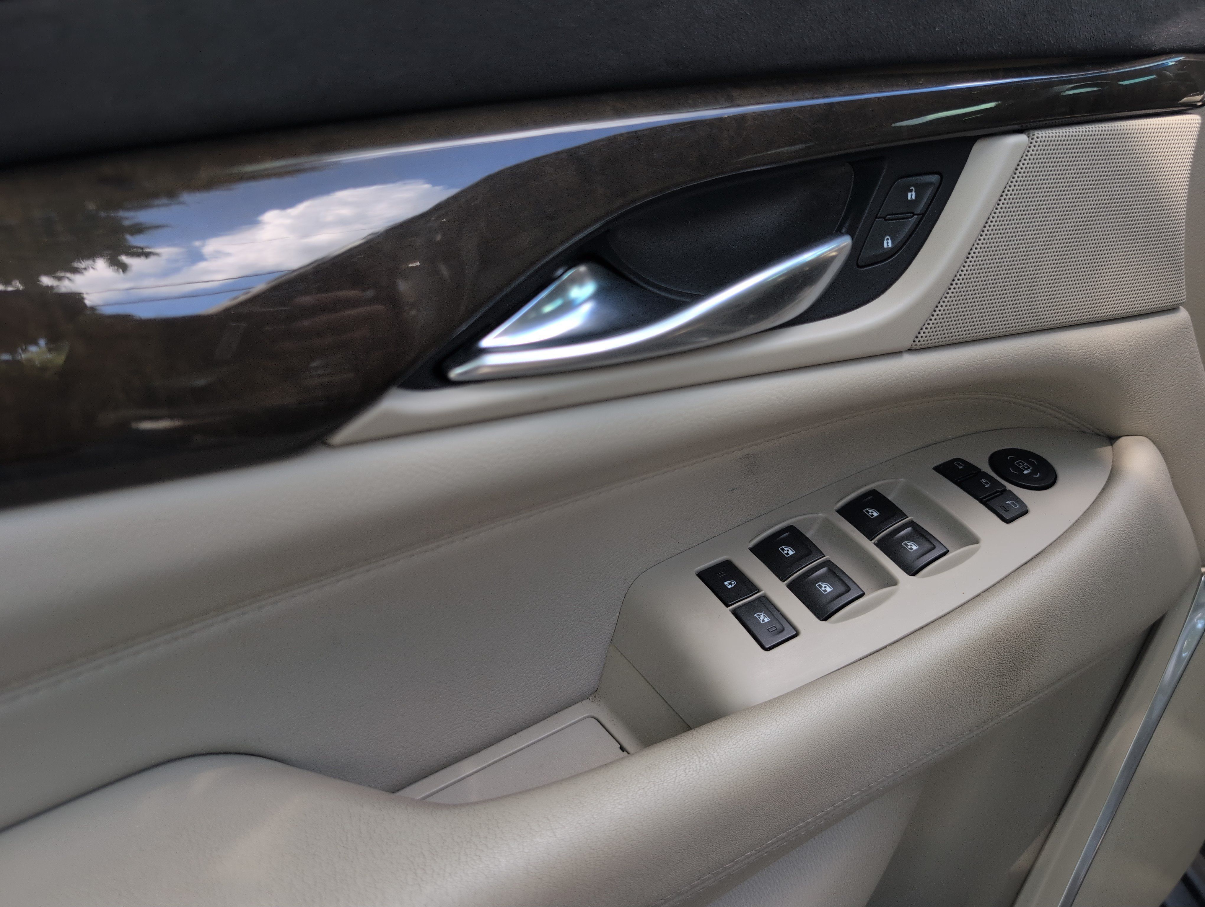 Used 2019 Cadillac Escalade Luxury RWD image 8