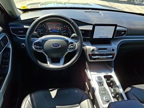 Used 2023 Ford Explorer XLT w/ Equipment Group 202A AWD/4WD image 13