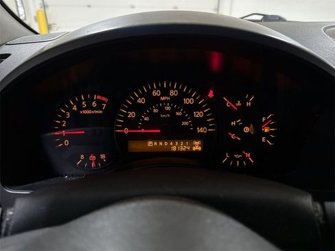 Used 2005 Nissan Titan LE w/ (T01) Tow Pkg image 11