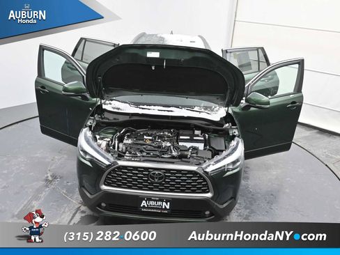 Used 2023 Toyota Corolla Cross XLE image 31