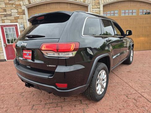Used 2021 Jeep Grand Cherokee Laredo AWD/4WD image 3
