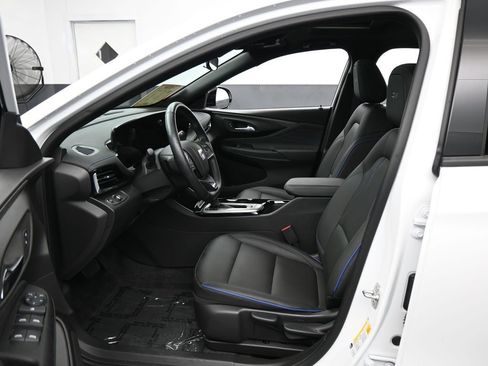 Used 2024 Buick Envista Sport Touring w/ Experience Buick Package image 12