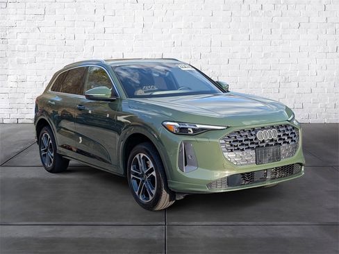 Certified 2025 Audi Q5 Premium Plus w/ Premium Plus image 2