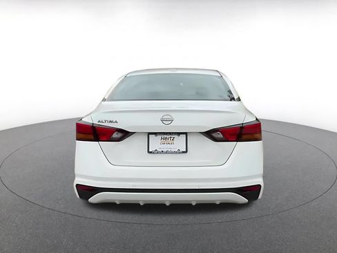 Used 2025 Nissan Altima 2.5 SV FWD image 12