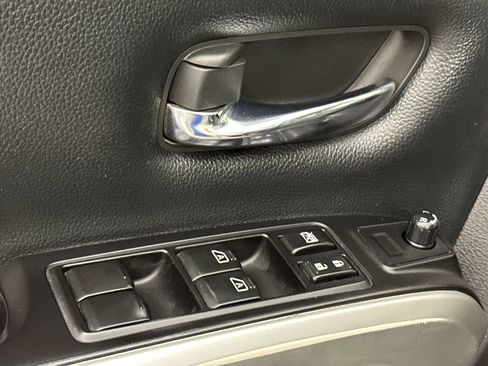 Used 2018 Nissan Titan SV image 17