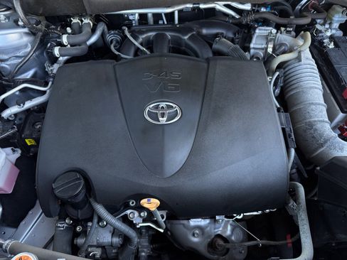 Used 2022 Toyota Highlander LE FWD image 17
