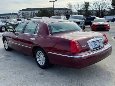 Used 1999 Lincoln Town Car Signature image 10
