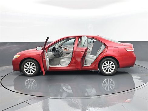 Used 2010 Toyota Camry XLE image 32