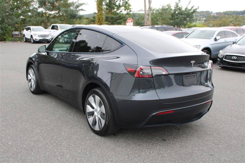 Used 2024 Tesla Model Y Long Range AWD/4WD image 5