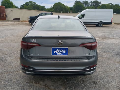 Used 2024 Volkswagen Jetta SEL FWD image 4