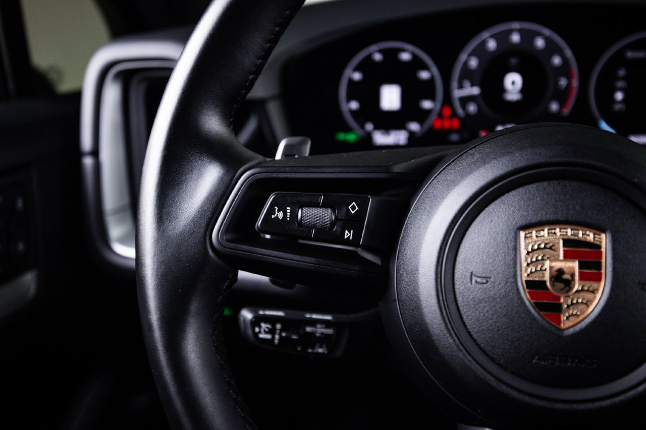 Certified 2024 Porsche Cayenne Coupe AWD/4WD image 16