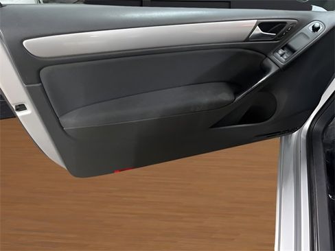 Used 2010 Volkswagen Golf 2-Door image 10