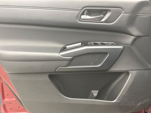 Used 2023 Nissan Pathfinder SL AWD/4WD image 9