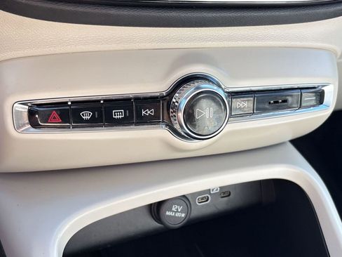 Certified 2024 Volvo XC40 B5 Plus w/ Protection Package Premier image 17