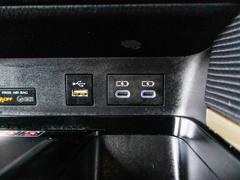 Used 2025 Toyota Camry SE image 27