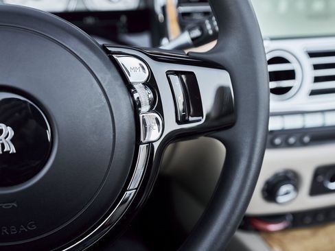 Used 2017 Rolls-Royce Dawn image 52