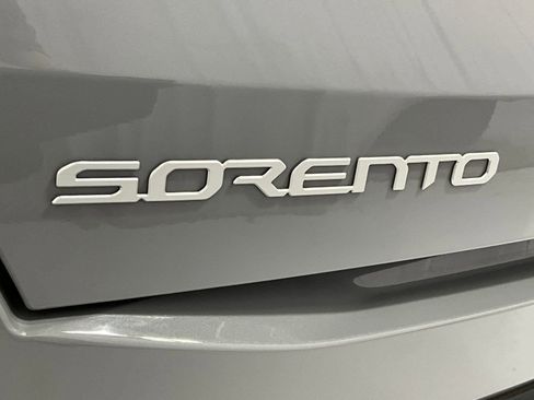 Used 2025 Kia Sorento S w/ Panoramic Sunroof Package image 29