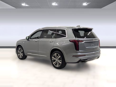 Used 2024 Cadillac XT6 Premium Luxury image 2