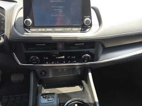 Used 2024 Nissan Rogue SV FWD image 17