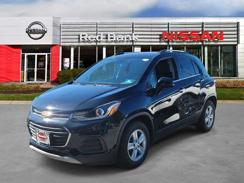 Used 2020 Chevrolet Trax LT w/ LT Convenience Package FWD image 4