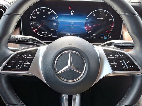 Used 2024 Mercedes-Benz GLC 300 4MATIC image 17