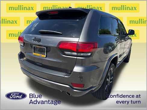 Used 2021 Jeep Grand Cherokee Laredo X image 4