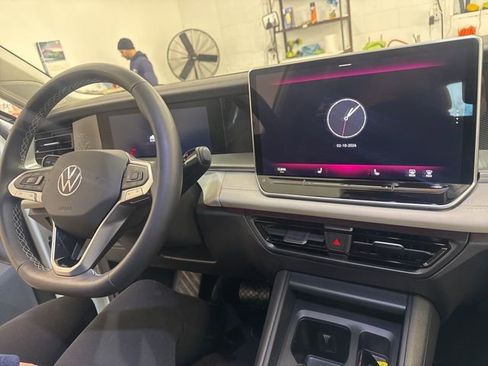 Certified 2025 Volkswagen Tiguan SE image 13