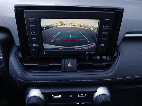 Used 2021 Toyota RAV4 LE AWD/4WD image 9