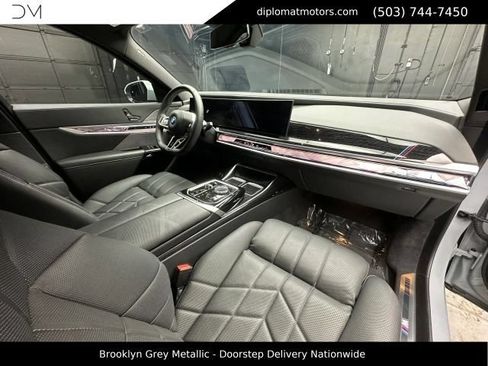Used 2025 BMW i7 xDrive60 AWD/4WD image 19