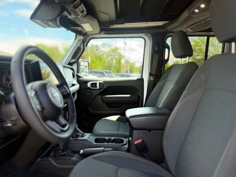 Used 2025 Jeep Wrangler Unlimited Sport AWD/4WD image 15