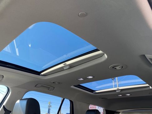 Used 2020 Chevrolet Traverse Premier image 11