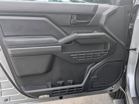 Used 2024 Toyota Tacoma SR5 w/ SR5 Upgrade Package RWD image 9