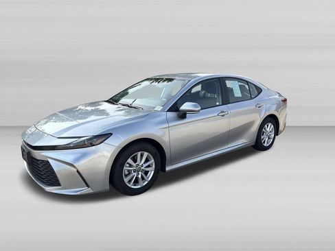 Used 2025 Toyota Camry LE FWD image 9