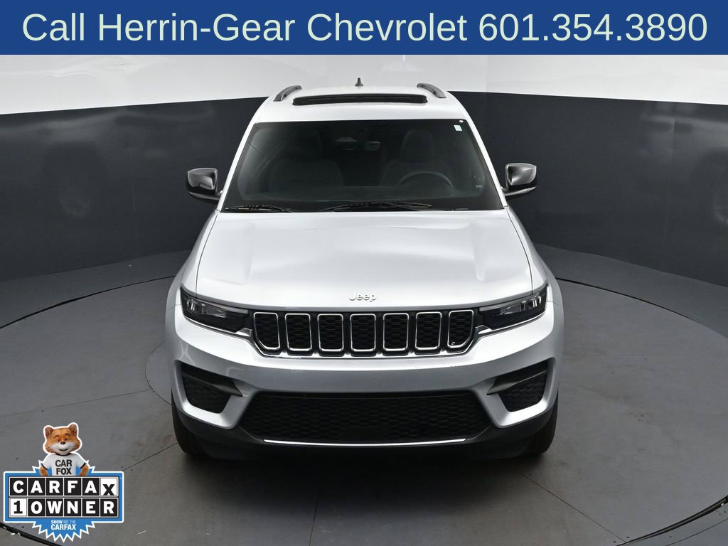 Used 2025 Jeep Grand Cherokee Laredo X w/ Luxury Tech Group I RWD image 37