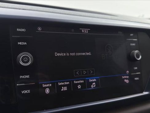 Used 2022 Volkswagen Taos SE FWD image 34