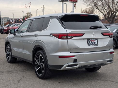 Used 2024 Mitsubishi Outlander SE image 6