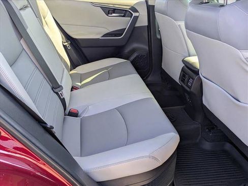 Used 2021 Toyota RAV4 XLE Premium image 19