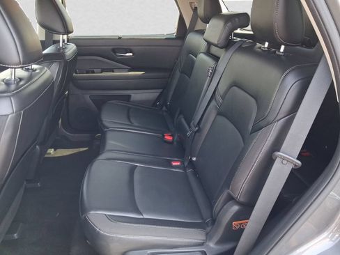 Used 2023 Nissan Pathfinder SL AWD/4WD image 11