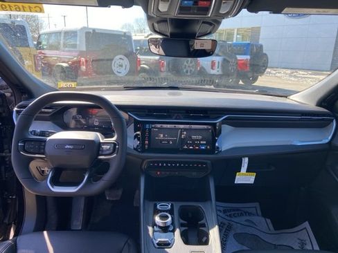 Certified 2026 Jeep Cherokee Limited AWD/4WD image 10