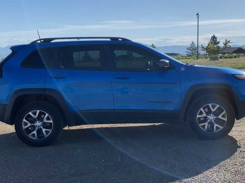 Used 2018 Jeep Cherokee Trailhawk AWD/4WD image 5