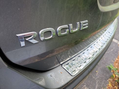 Used 2017 Nissan Rogue S image 7